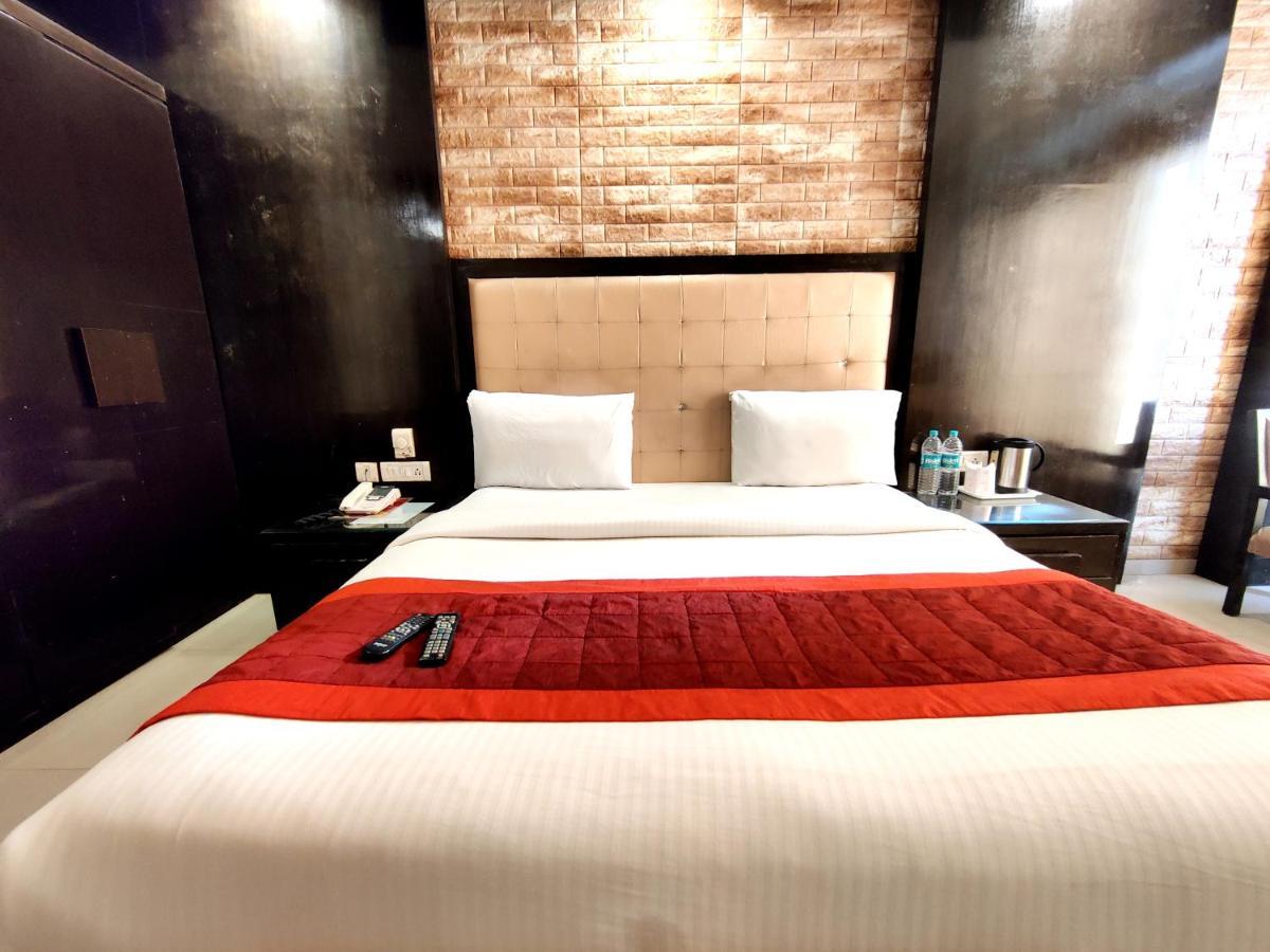 Stay At Hotel Pride, Delhi, Near Karol Bagh Metro Delhi (National Capital Territory of India) Exterior photo