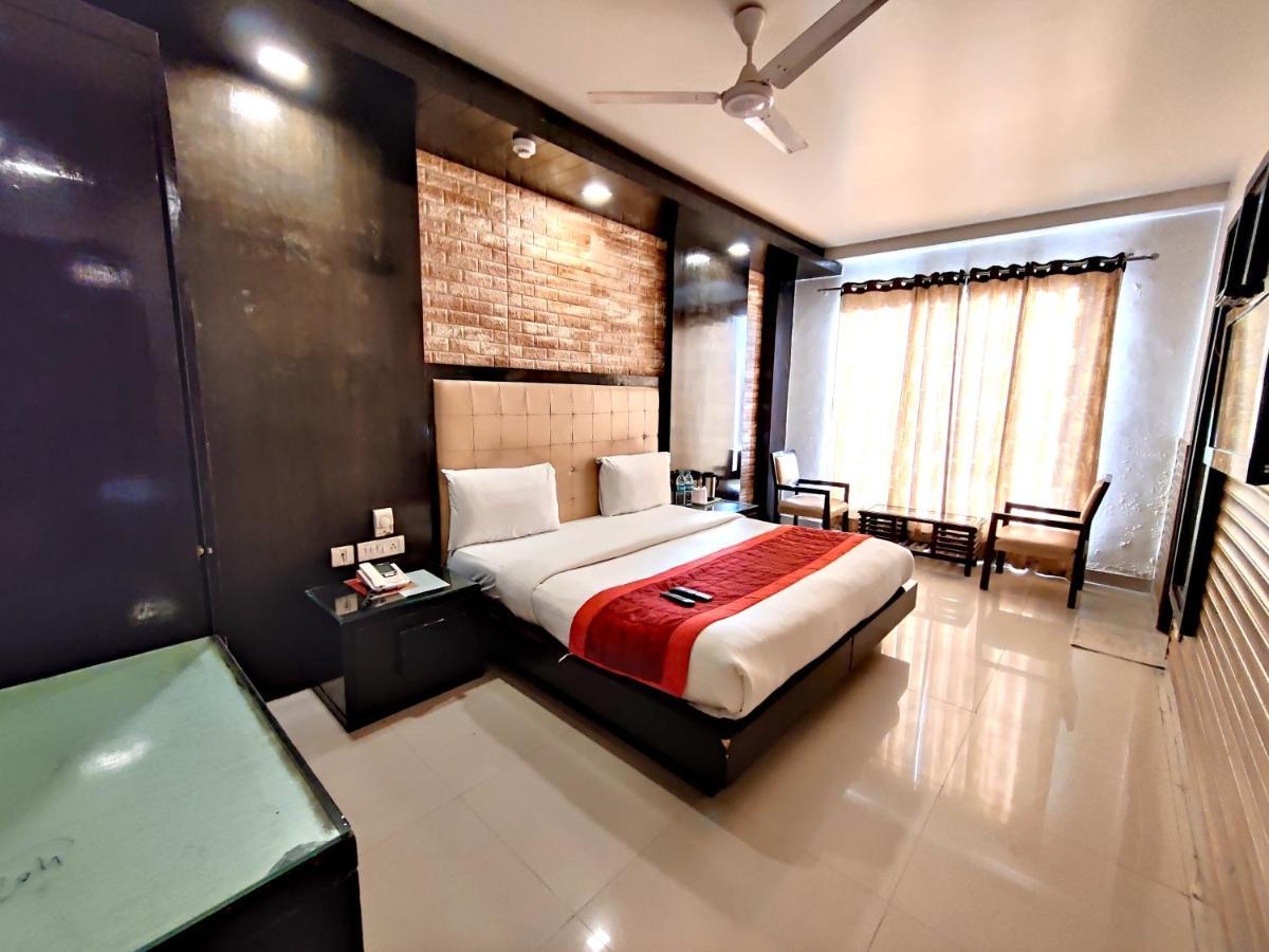 Stay At Hotel Pride, Delhi, Near Karol Bagh Metro Delhi (National Capital Territory of India) Exterior photo