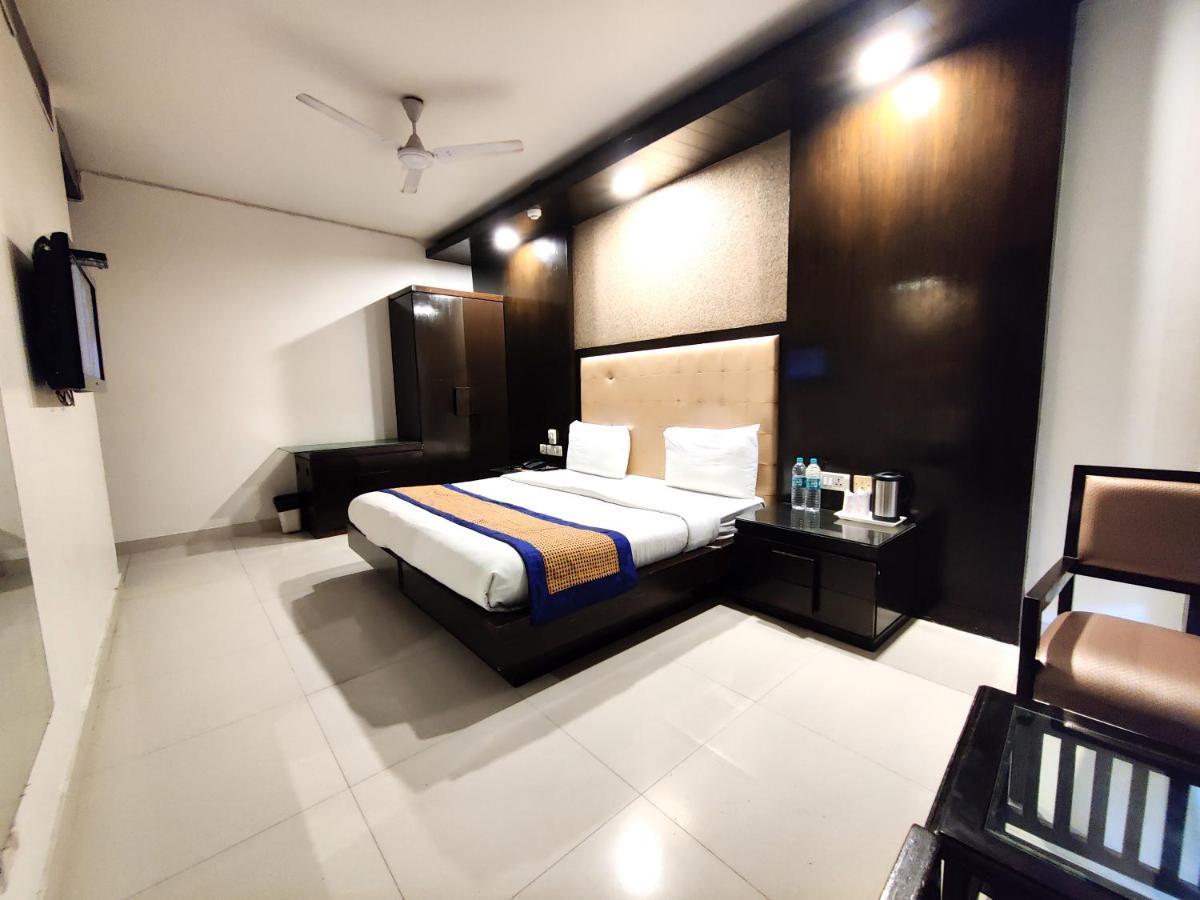Stay At Hotel Pride, Delhi, Near Karol Bagh Metro Delhi (National Capital Territory of India) Exterior photo