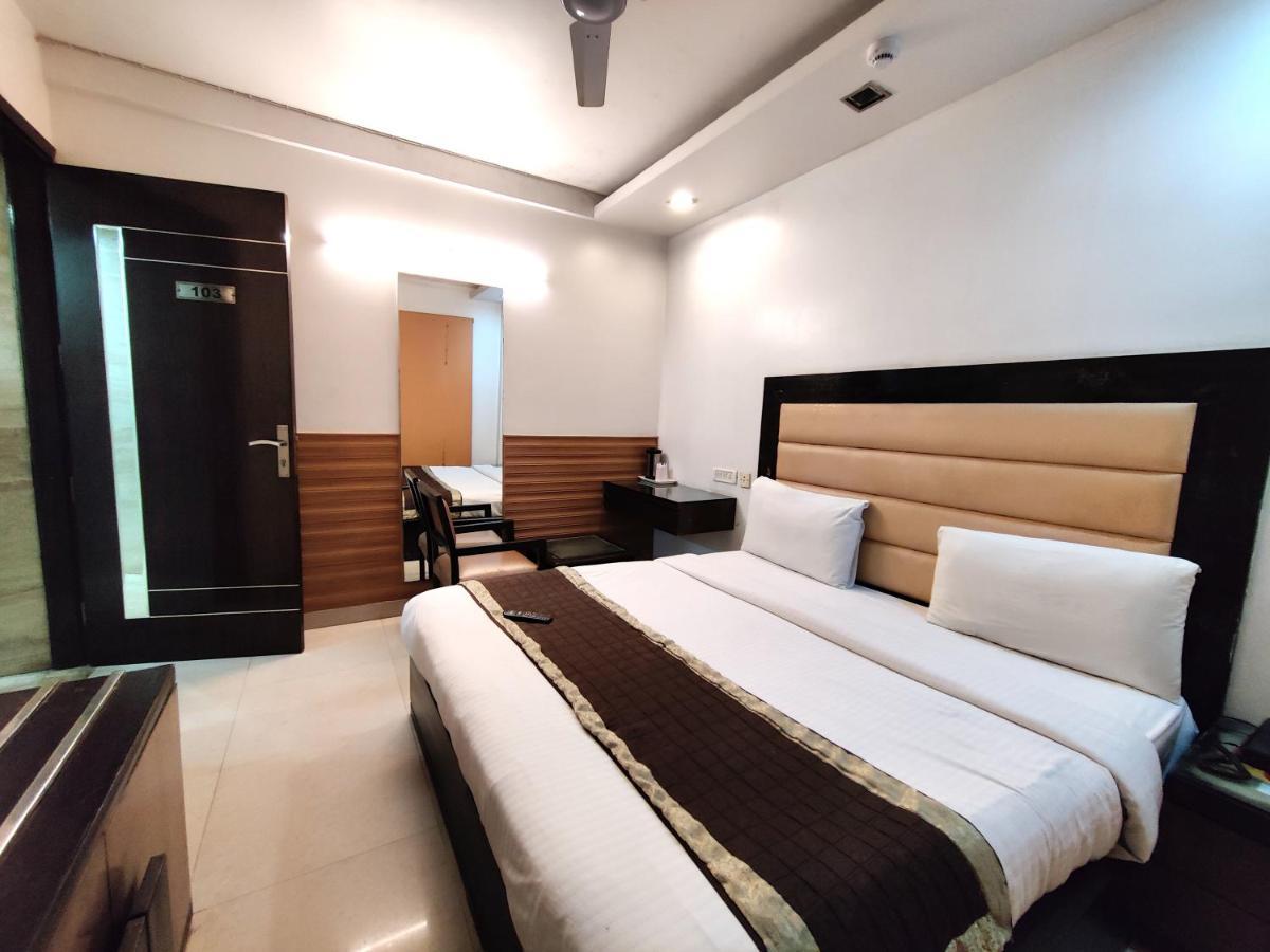 Stay At Hotel Pride, Delhi, Near Karol Bagh Metro Delhi (National Capital Territory of India) Exterior photo
