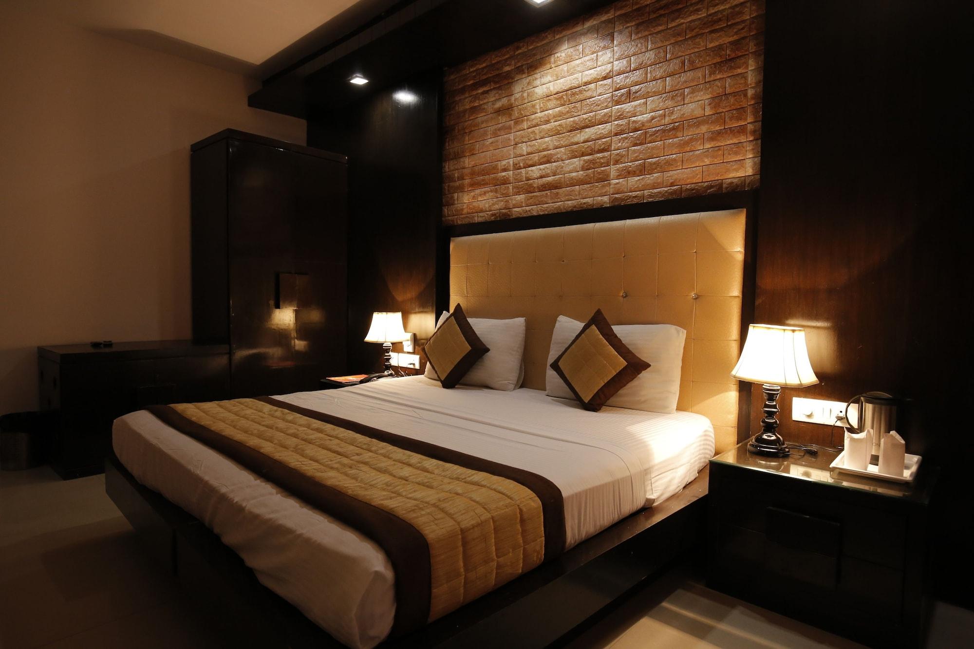Stay At Hotel Pride, Delhi, Near Karol Bagh Metro Delhi (National Capital Territory of India) Exterior photo
