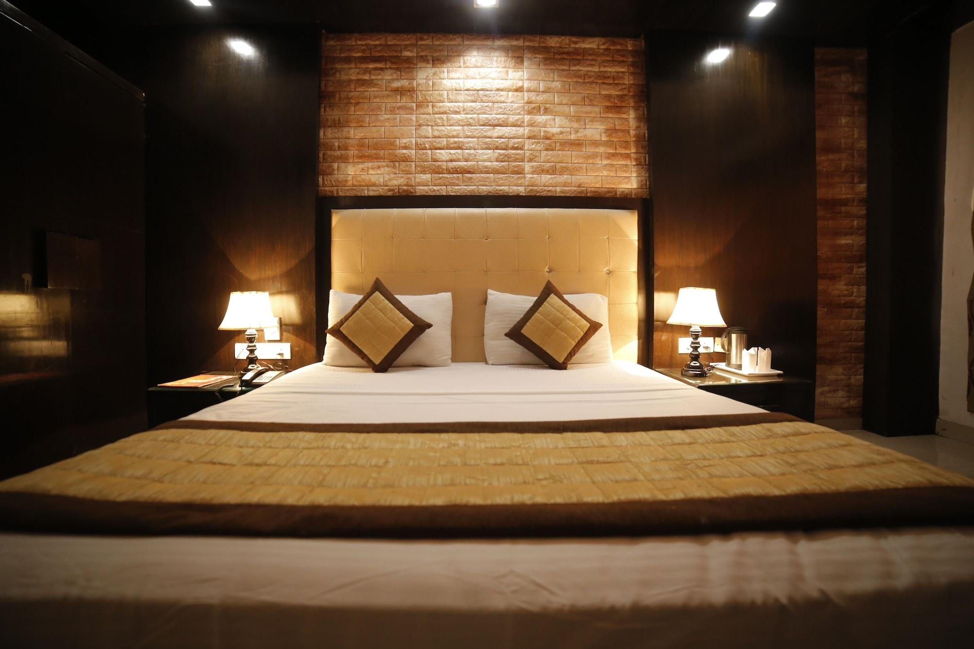 Stay At Hotel Pride, Delhi, Near Karol Bagh Metro Delhi (National Capital Territory of India) Exterior photo