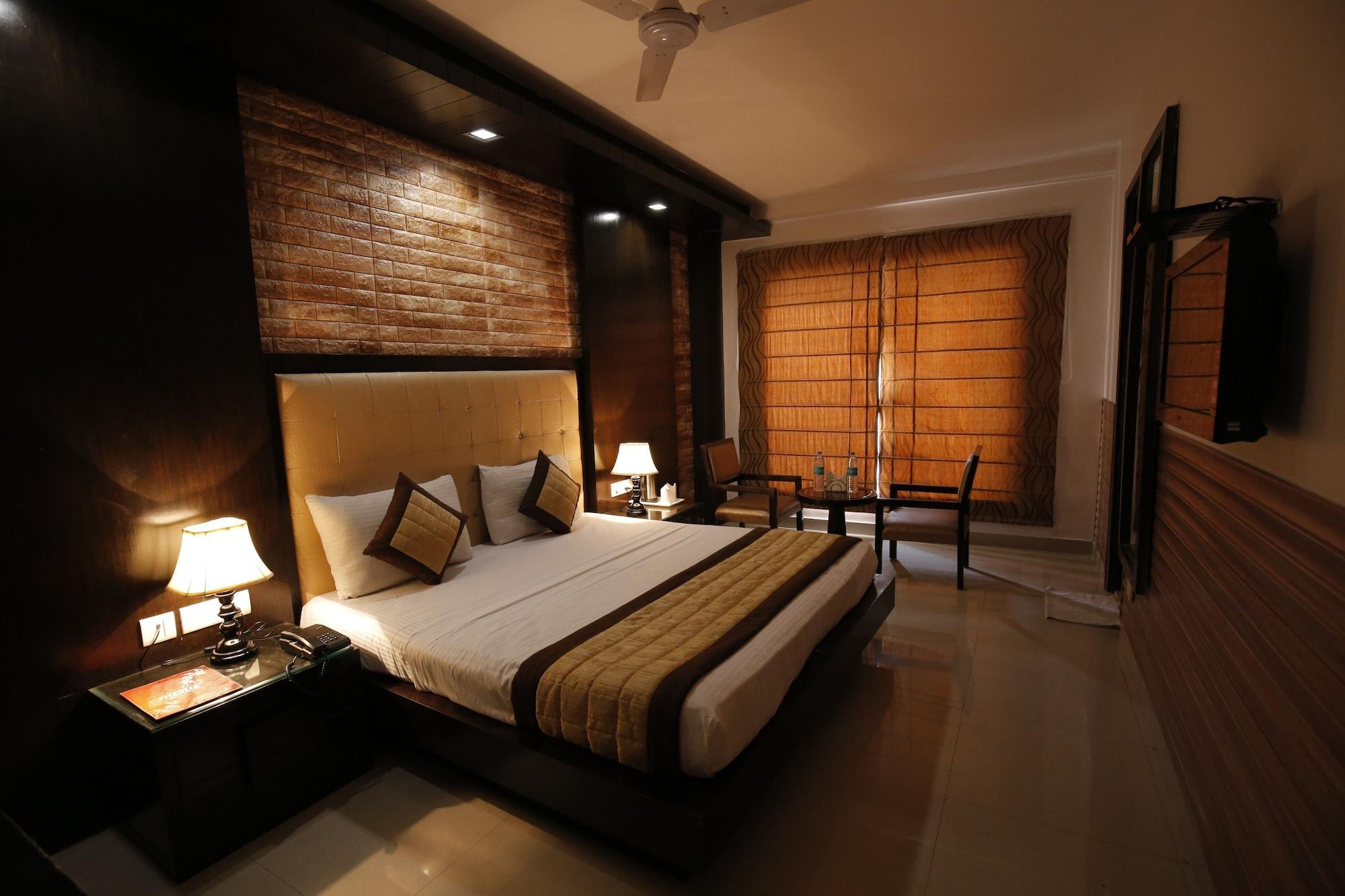 Stay At Hotel Pride, Delhi, Near Karol Bagh Metro Delhi (National Capital Territory of India) Exterior photo