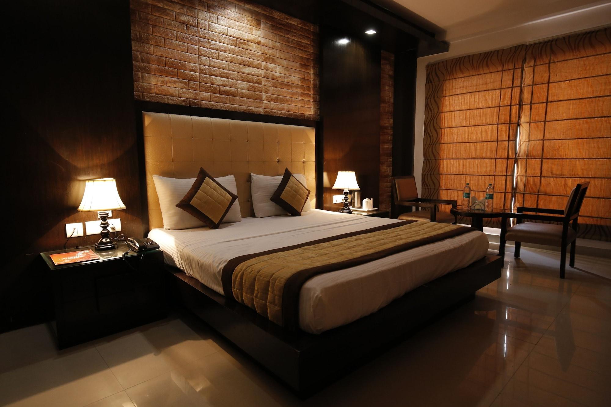 Stay At Hotel Pride, Delhi, Near Karol Bagh Metro Delhi (National Capital Territory of India) Exterior photo