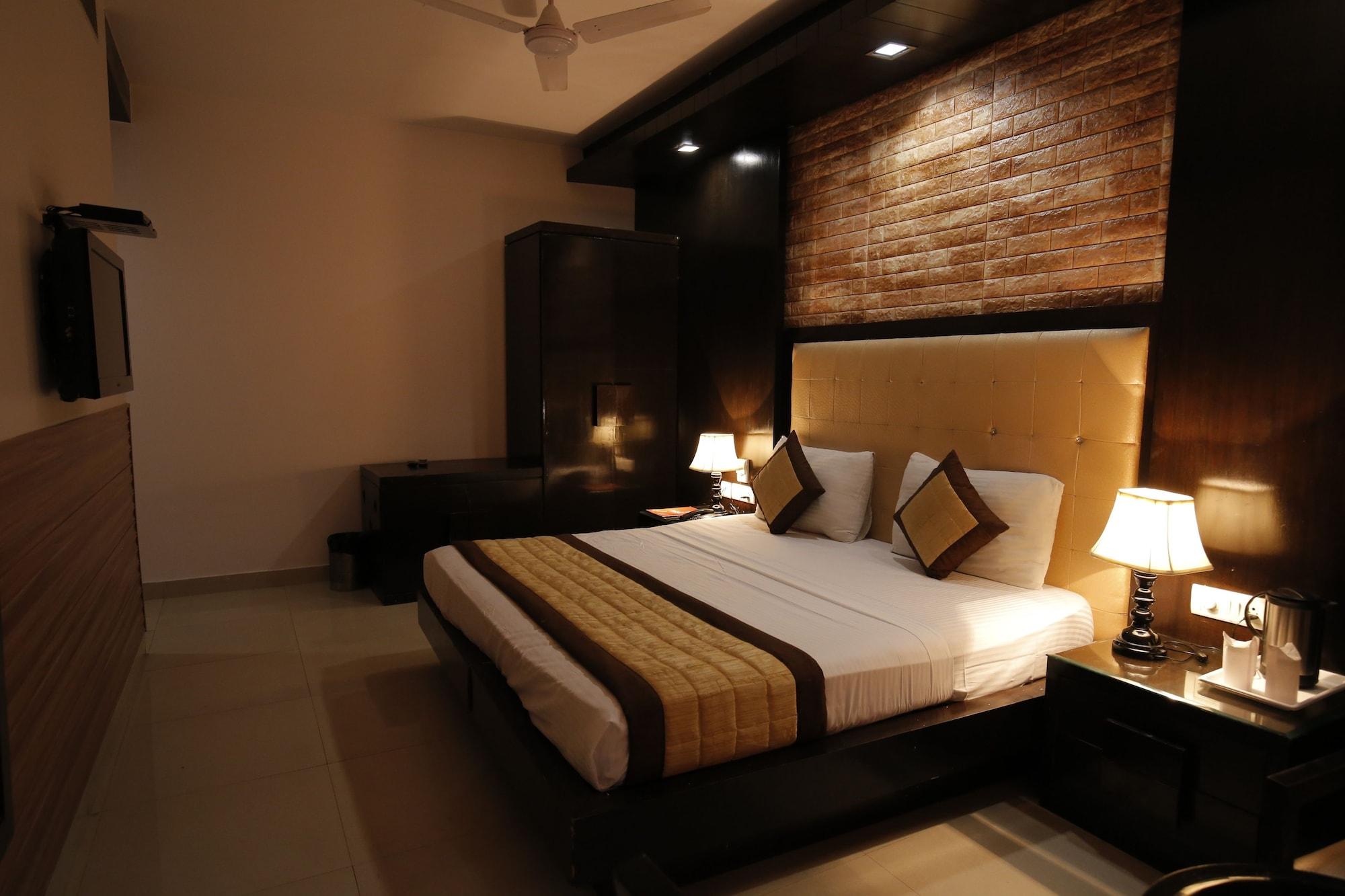 Stay At Hotel Pride, Delhi, Near Karol Bagh Metro Delhi (National Capital Territory of India) Exterior photo