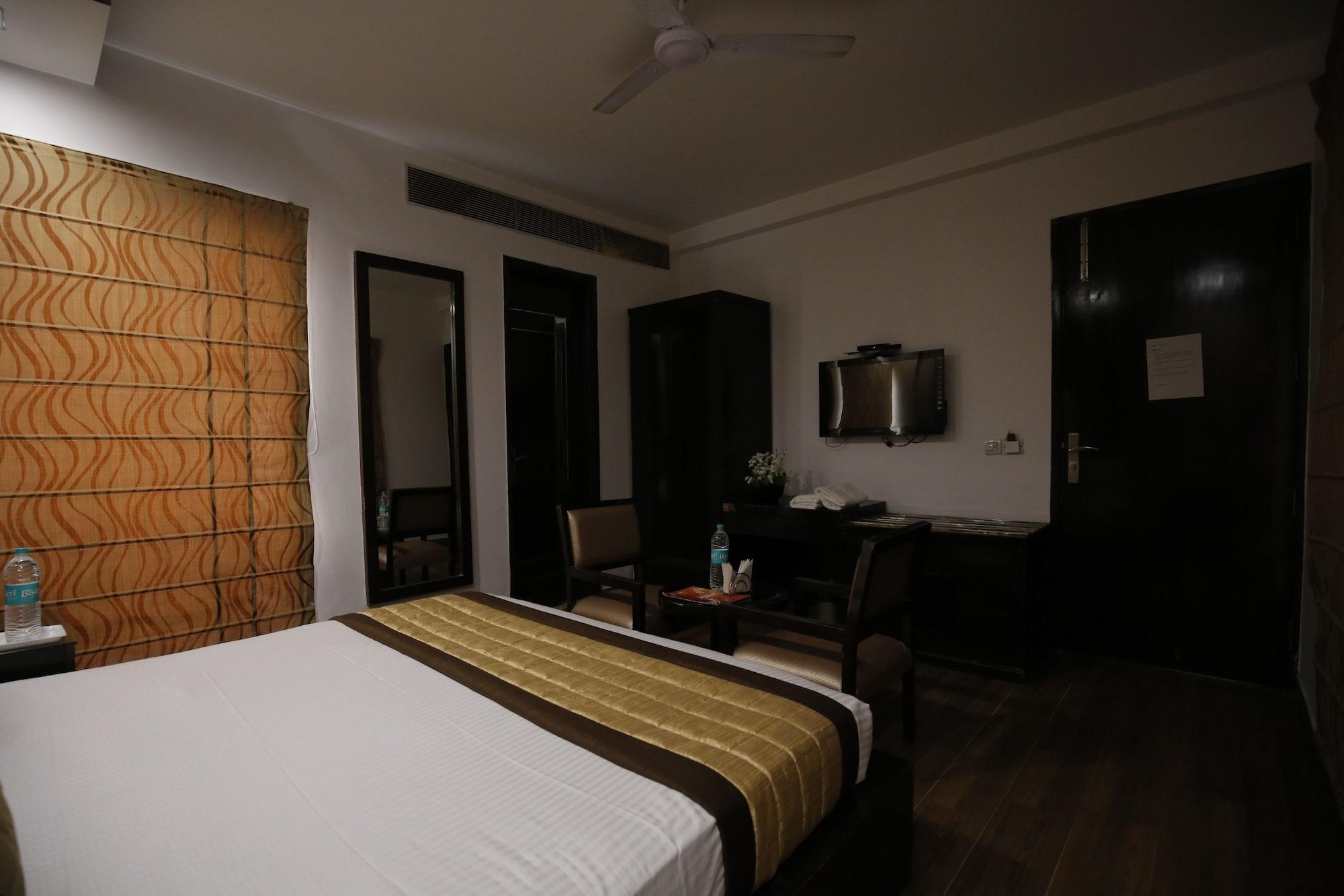 Stay At Hotel Pride, Delhi, Near Karol Bagh Metro Delhi (National Capital Territory of India) Exterior photo