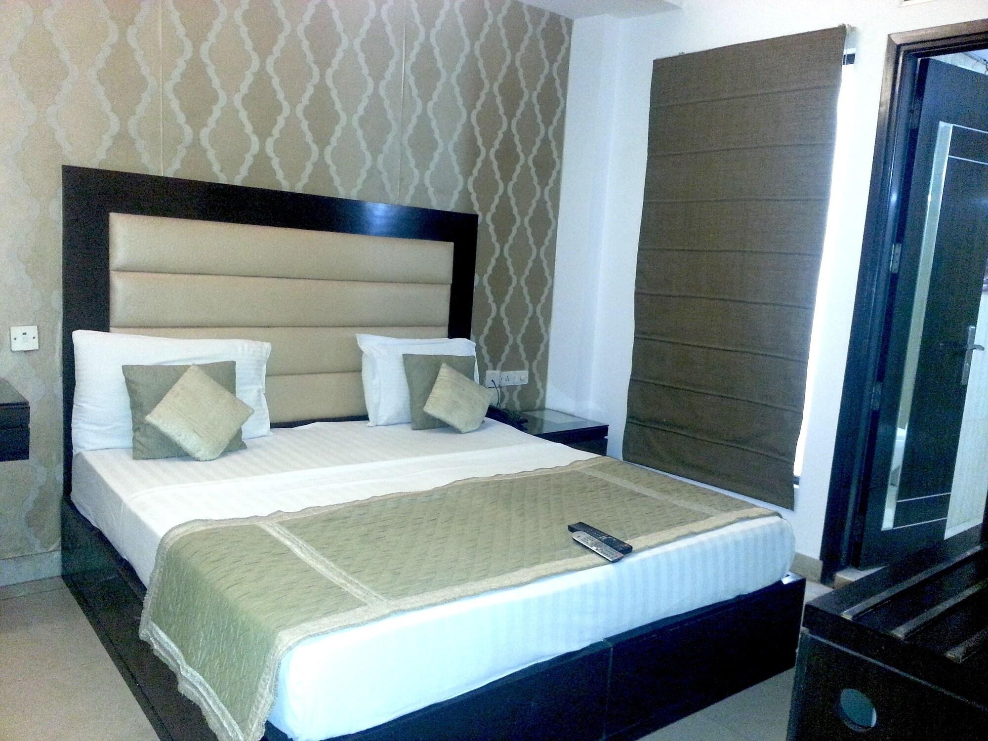 Stay At Hotel Pride, Delhi, Near Karol Bagh Metro Delhi (National Capital Territory of India) Exterior photo