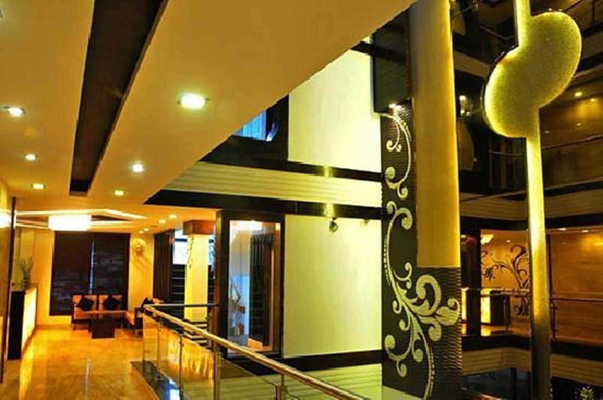 Stay At Hotel Pride, Delhi, Near Karol Bagh Metro Delhi (National Capital Territory of India) Exterior photo