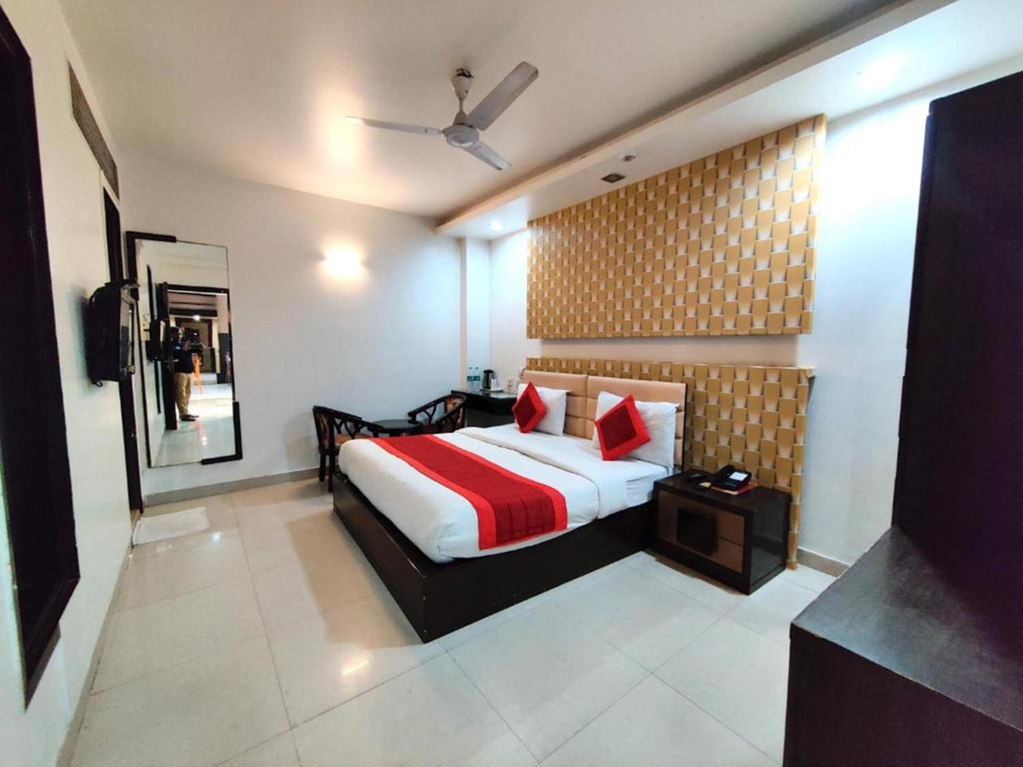 Stay At Hotel Pride, Delhi, Near Karol Bagh Metro Delhi (National Capital Territory of India) Exterior photo