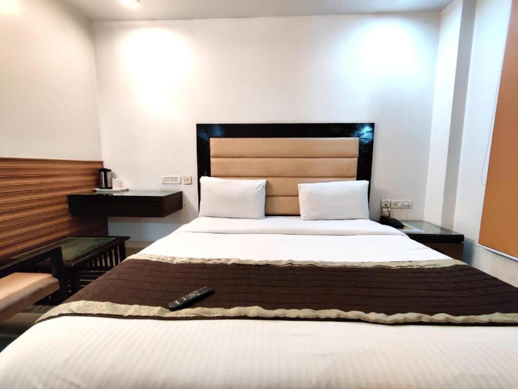 Stay At Hotel Pride, Delhi, Near Karol Bagh Metro Delhi (National Capital Territory of India) Exterior photo