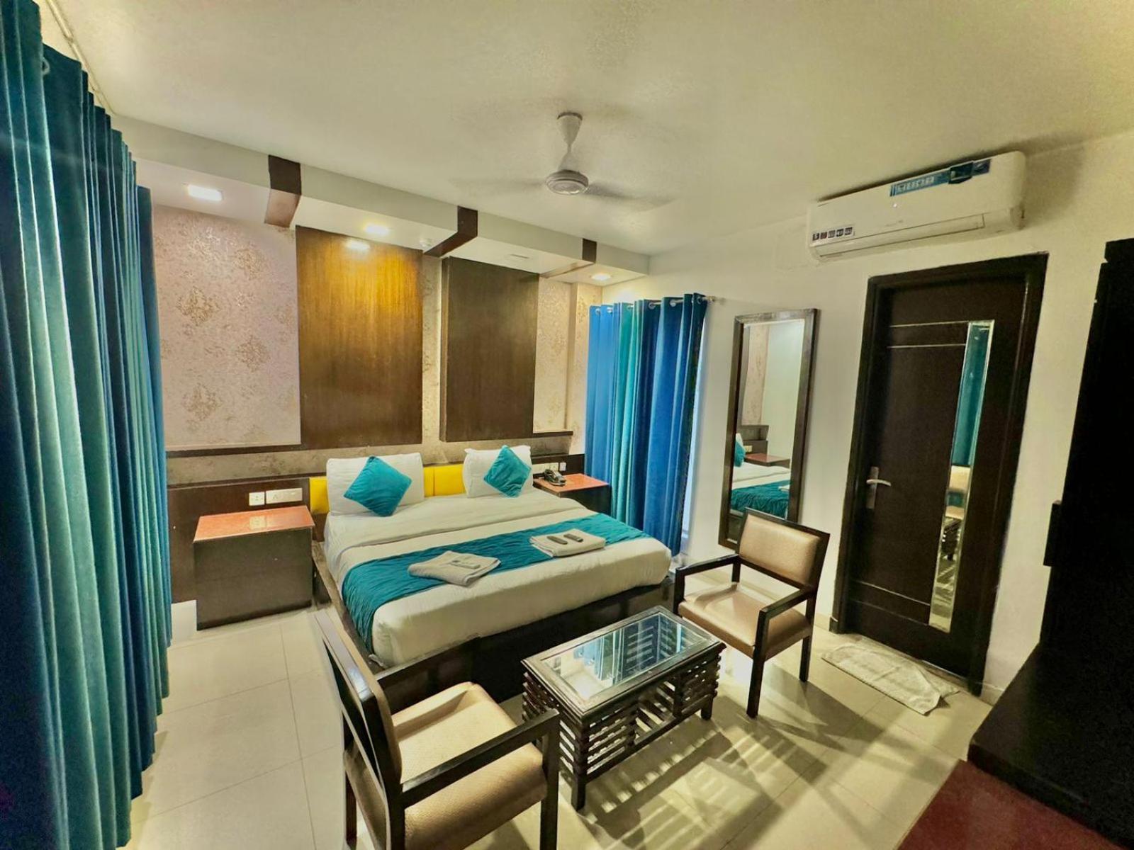 Stay At Hotel Pride, Delhi, Near Karol Bagh Metro Delhi (National Capital Territory of India) Exterior photo