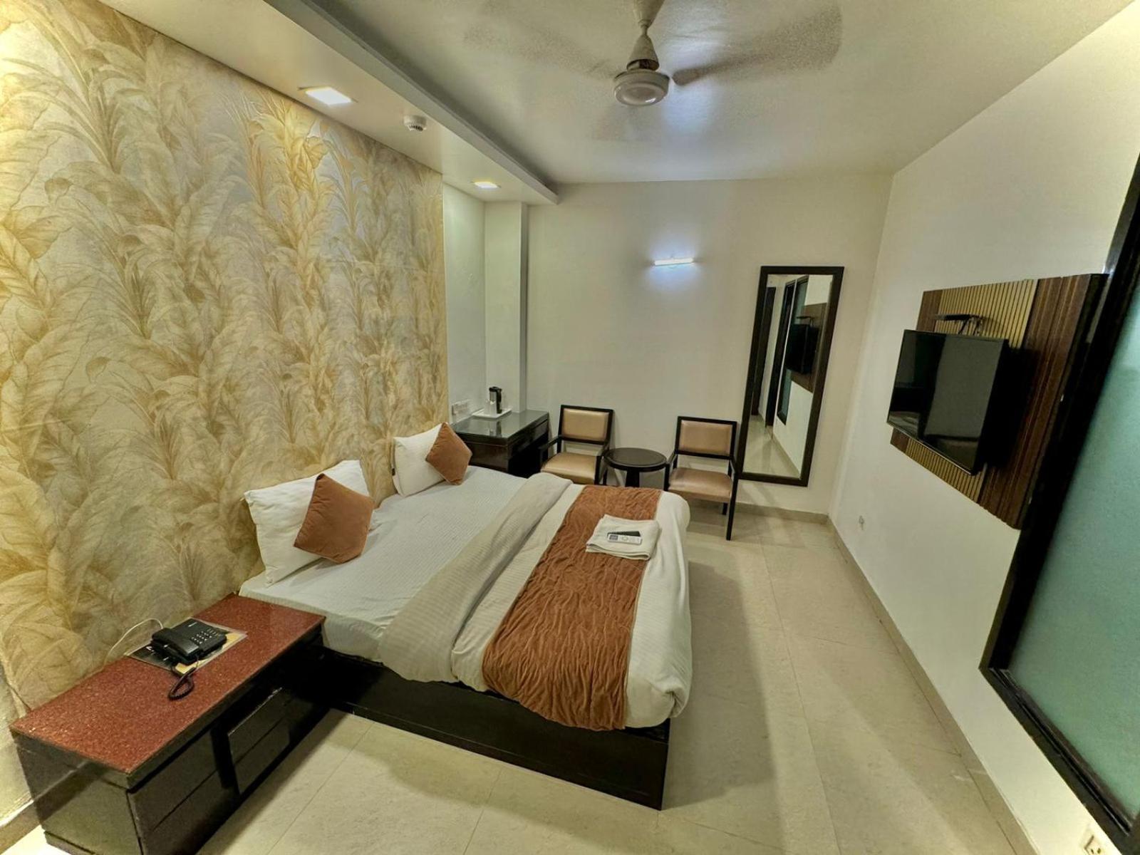 Stay At Hotel Pride, Delhi, Near Karol Bagh Metro Delhi (National Capital Territory of India) Exterior photo